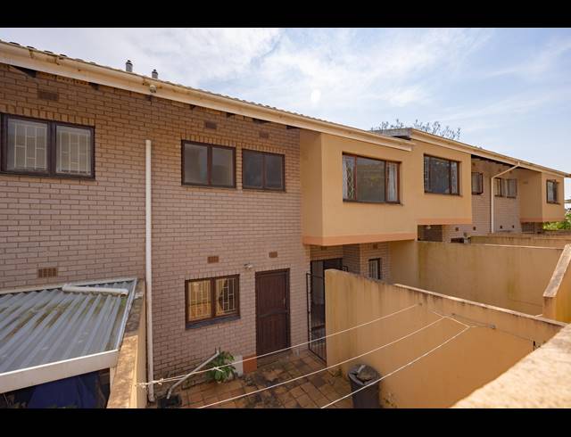 3 BEDROOM DUPLEX FOR SALE IN THE WOLDS